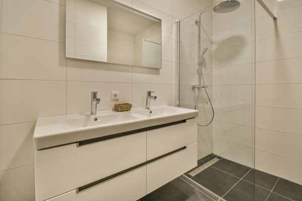 Medium property photo - Haarlemmerweg 484, 1014 BL Amsterdam